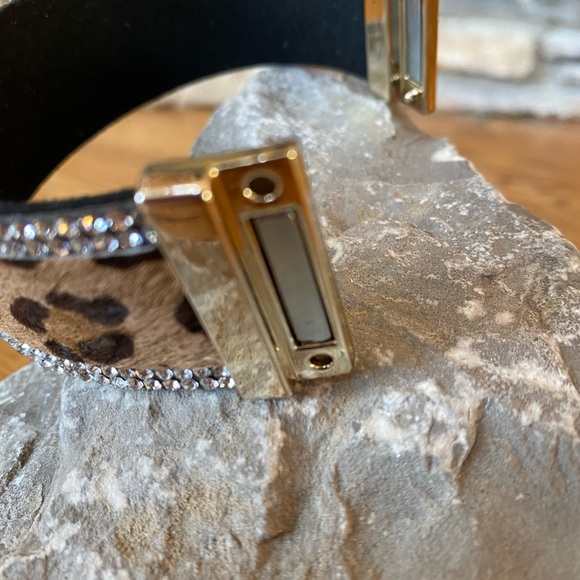 Stunning cuff with magnetic closure bracelet - Picture 3 of 5